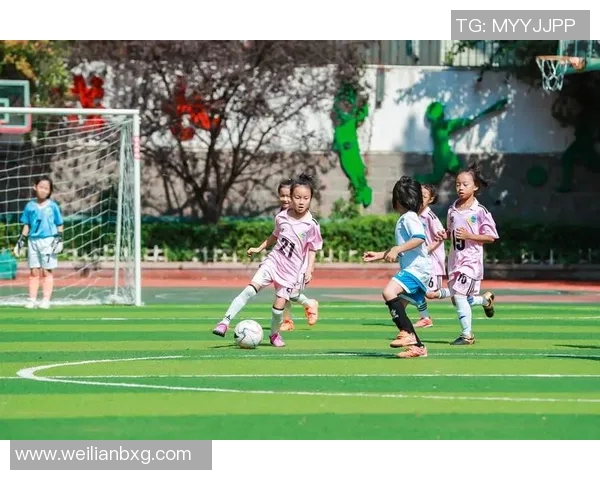 成熟足球明星女孩的魅力与风采展现青春活力与梦想追求